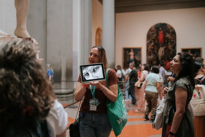 David & Duomo: Accademia & Skip the Line Exclusive Dome Access - David comes into focus at the Accademia