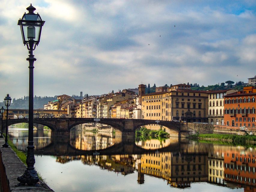Florence: 2-Hour Guided Sightseeing Bike Tour - Crossing the Arno toward Oltrarno