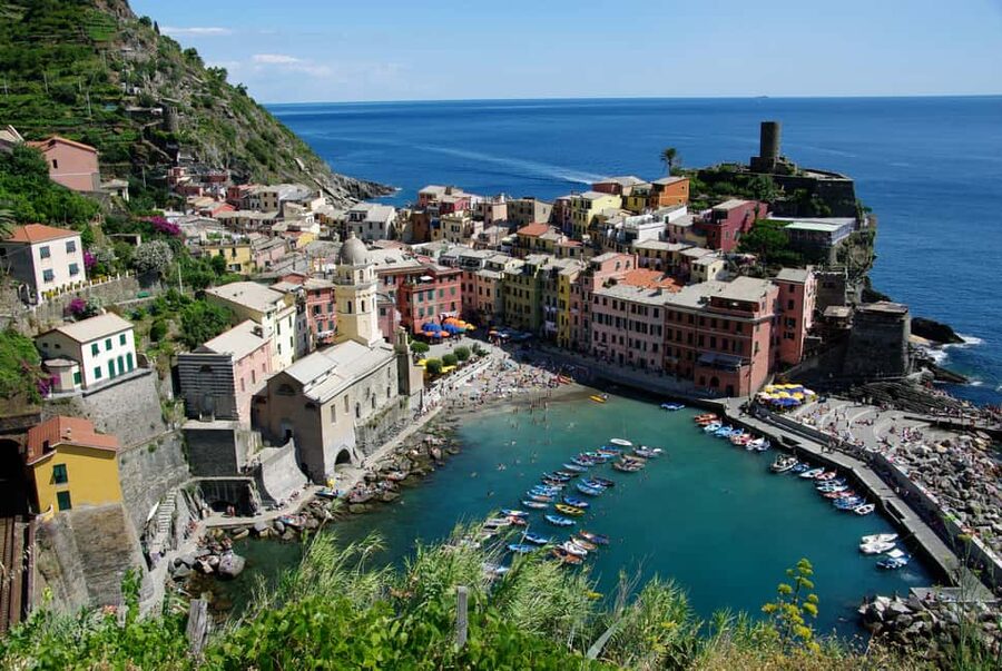 Florence: Cinque Terre Day Trip with Optional Hike - Manarola: vines, lanes, and your first free time