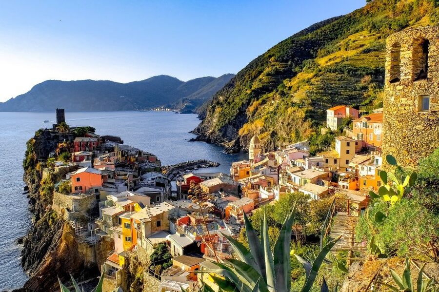 Florence: Cinque Terre Day Trip with Optional Street Food - Who should book this Cinque Terre day trip?