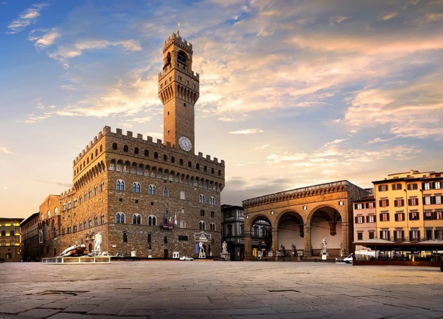 Florence: City Sightseeing Guided Bike Tour - Ponte Vecchio and the Uffizi from the outside