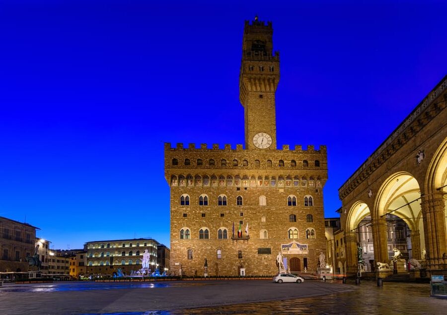 Florence: Dark Secrets & Scandals Evening Walking Tour - The finish at Ponte Santa Trinita