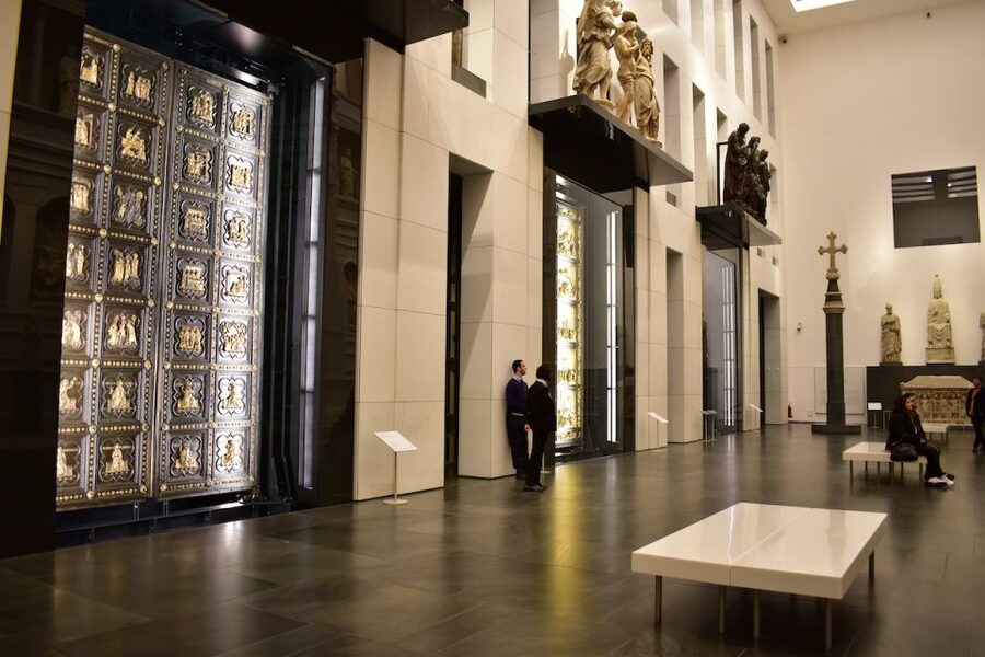 Florence: Duomo Complex Tour with Giotto Tower Ticket - The Baptistery: look up at the golden mosaics