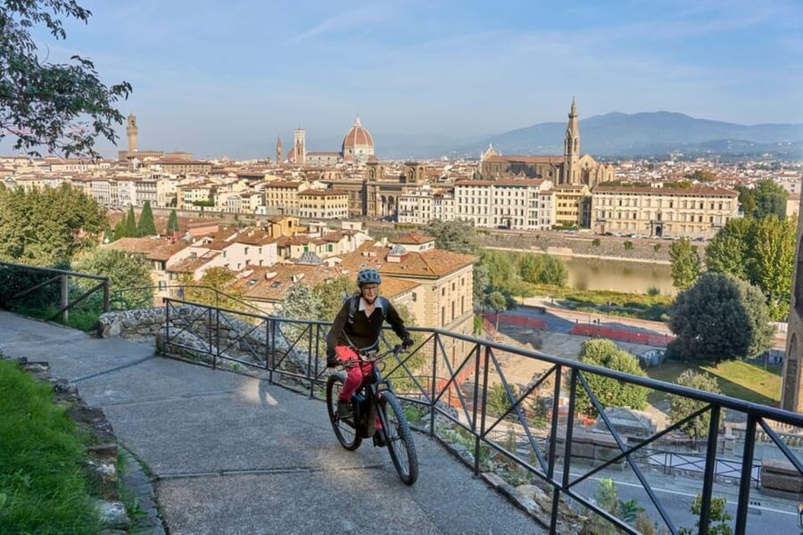 Florence:E-Bike City Tour with stop at Piazzale Michelangelo - Starting in the historic center