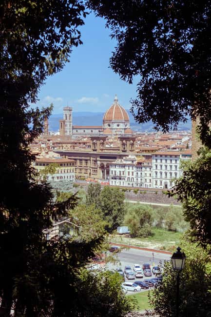 Florence: Eco-Friendly Golf Cart City Tour with Audio Guide - A seated introduction to Florence