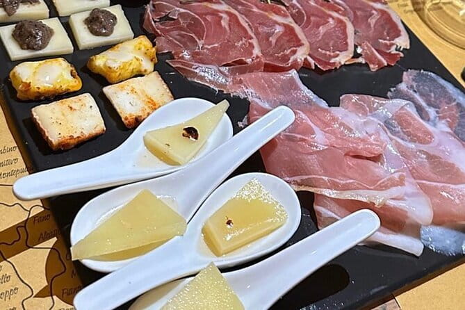 Florence Food Tour with Truffle Pasta, Steak & Free Flowing Wine - Start in the Oltrarno, where the evening begins by the Arno