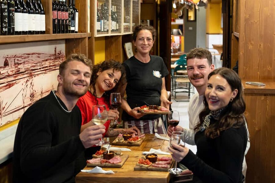 Florence: Food Walking Tour with Local Steak and Tuscan Wine - From Piazza della Signoria to a wine window