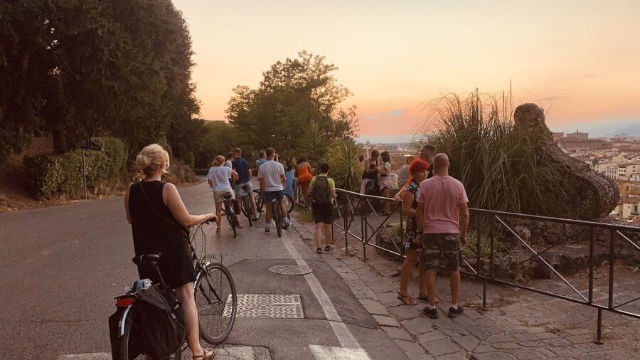 Florence: Guided Bike Tour with Piazzale Michelangelo - The climb to Piazzale Michelangelo