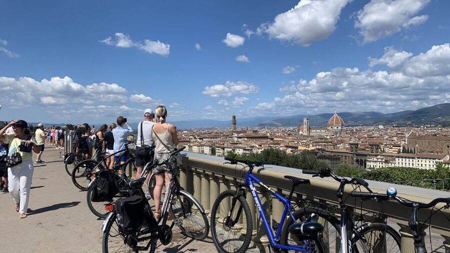 Florence: Guided Bike Tour with Piazzale Michelangelo - What the guide can add, and what the pace allows