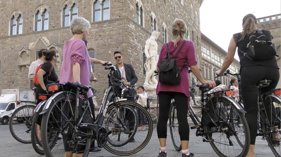 Florence: Guided Bike Tour with Piazzale Michelangelo - From the Duomo to the old civic center