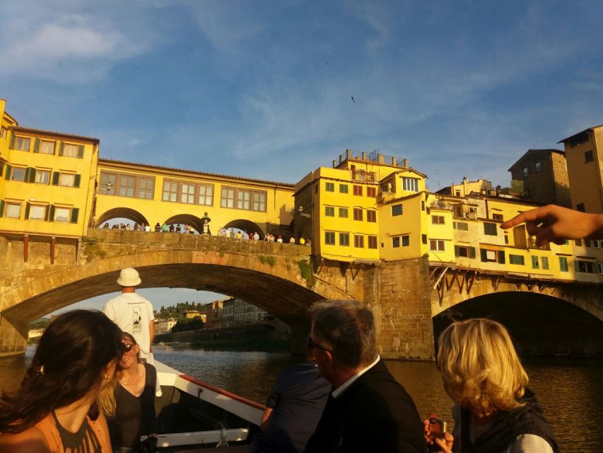 Florence: Guided Gondola Boat Tour with a Glass of Wine - Uffizi, Vasari Corridor and Ponte Vecchio from below