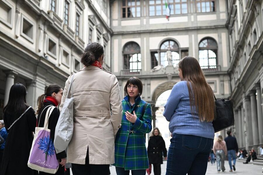 Florence: Guided Tour of Medici Family Secrets and Chapels - The Medici home and San Lorenzo from the street