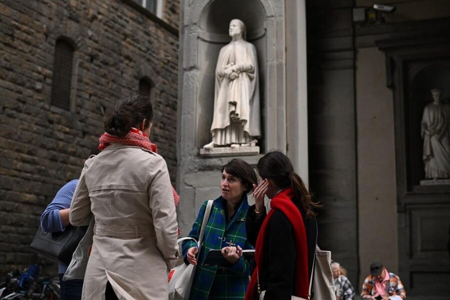 Florence: Guided Tour of Medici Family Secrets and Chapels - What the guide adds to a two-hour walk