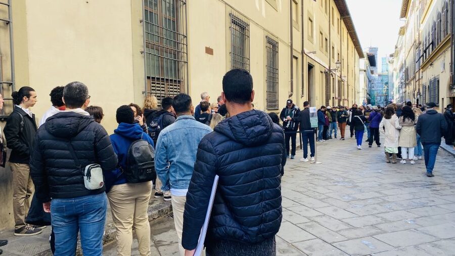 Florence: Guided Walking Tour - From Medici power to San Lorenzo