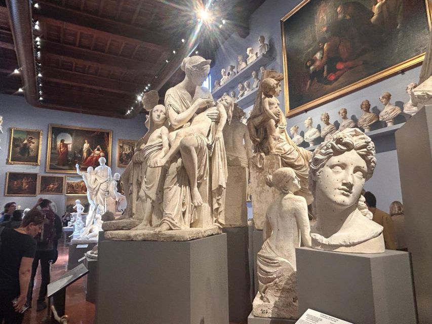 Florence: Michelangelo's David Entrance Ticket and Audio App - Meeting the host and getting through the door