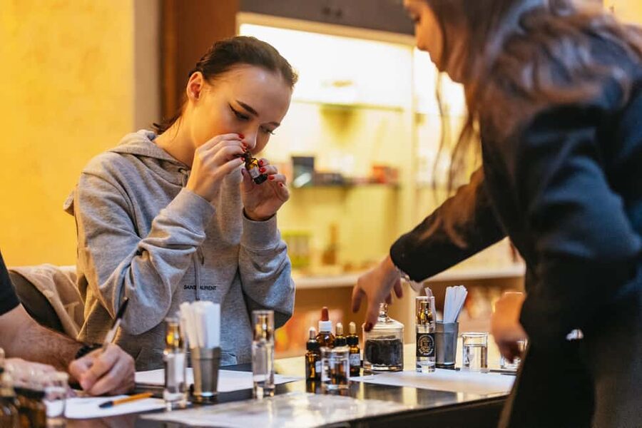 Florence: Perfume Masterclass and Sensory Experience - Florence’s perfume past, made practical