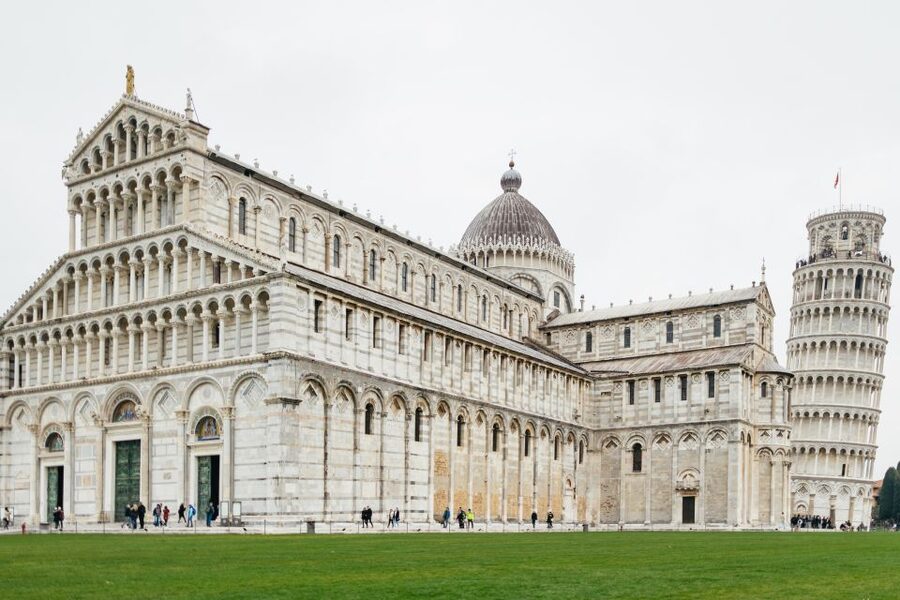 Florence: Pisa, Siena, San Gimignano, and Chianti Experience - Guides, buses and the rhythm of the day