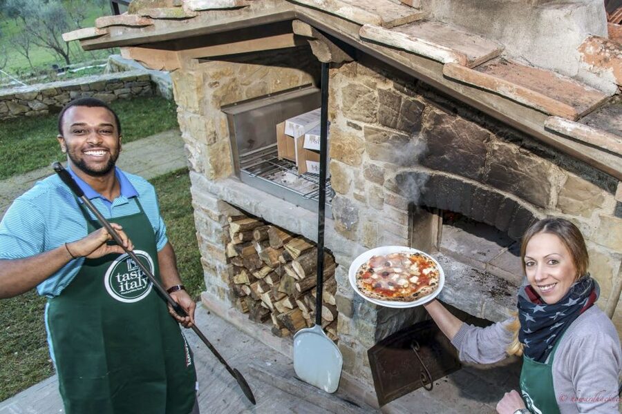 Florence: Pizza and Gelato Class at a Tuscan Farmhouse - From Florence streets to a farmhouse kitchen