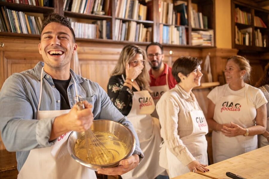 Florence: Pizza and Gelato Experience with Unlimited Wine - Gelato: the sweet course, with a small caveat