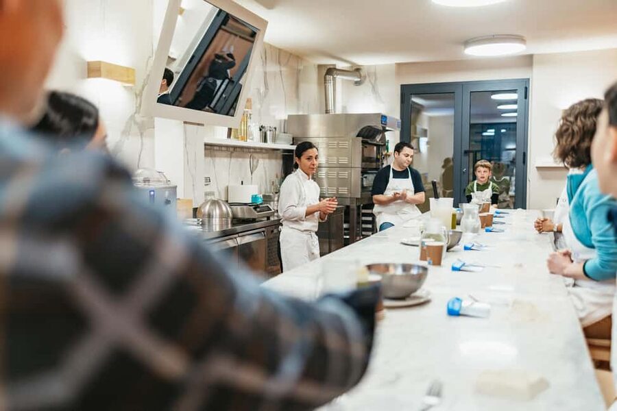 Florence: Pizza and Gelato Preparation Class - Dinner, Chianti, and the pleasure of eating your own work