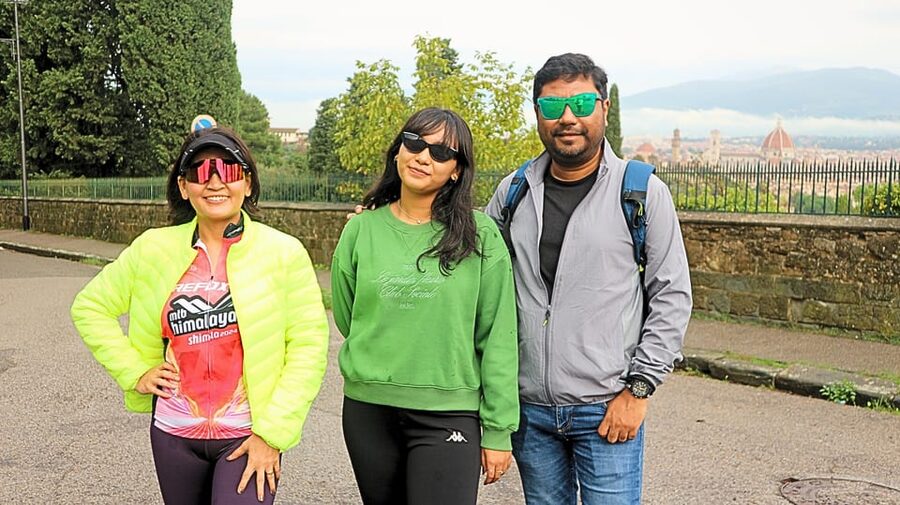 Florence Premium E-Bike Tour + Photo Shoot and Tastings - Meeting near Piazza Ognissanti