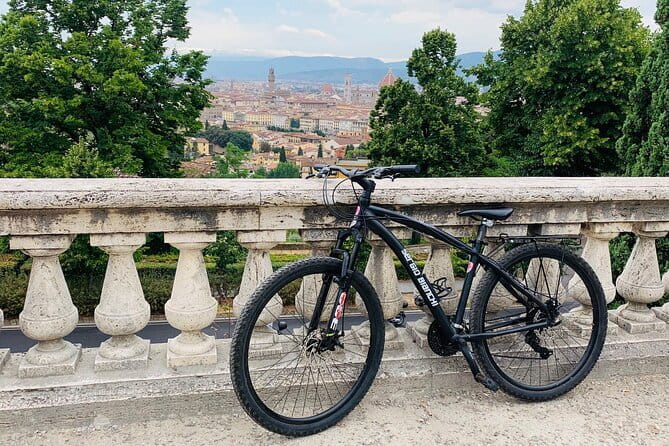 Florence: Private Bike Tour - From Piazza della Signoria to the Arno
