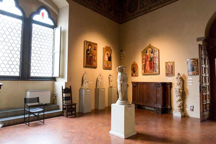 Florence: Reserved Entry Ticket to Bargello Museum - Entering a palace with a hard past
