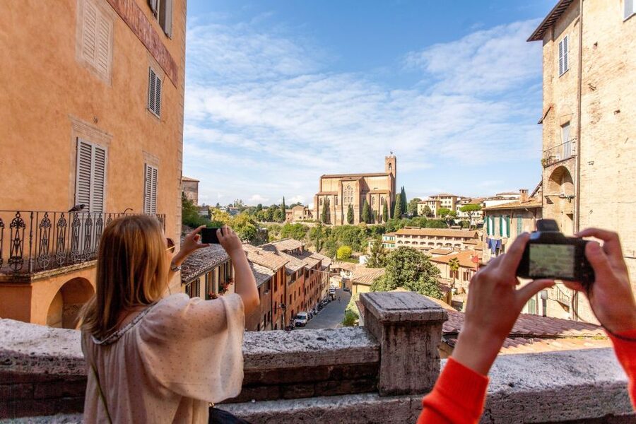 Florence: Siena, San Gimignano & Monteriggioni with Tasting - San Gimignano: towers, shops, and countryside views