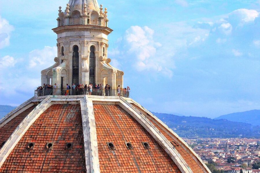 Florence: Skip-the-Line Duomo Guided Tour and Rooftop Dome - A short look inside Santa Maria del Fiore