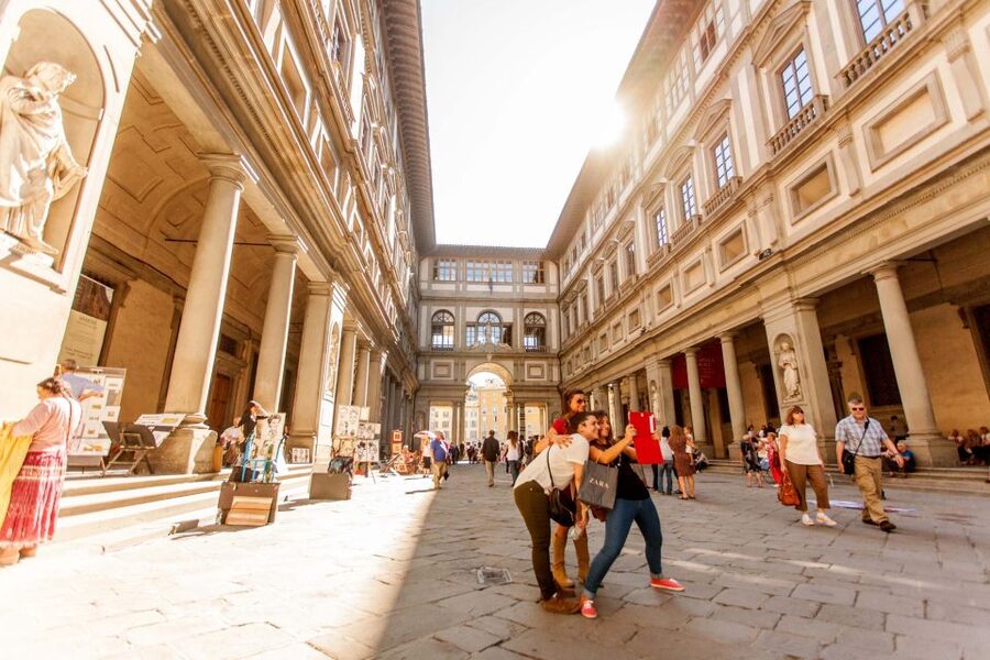 Florence: Skip-the-Line Uffizi Gallery Small Group Tour - Michelangelo, Leonardo da Vinci and Giotto