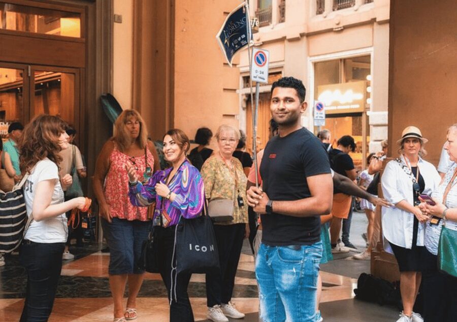 Florence: Small Group Guided Walking Tour - Ponte Vecchio and the river crossing