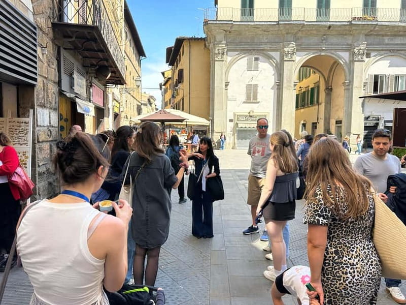 Florence: Street Food Tour with Wine & Local Guide - Ponte Vecchio and the evening route
