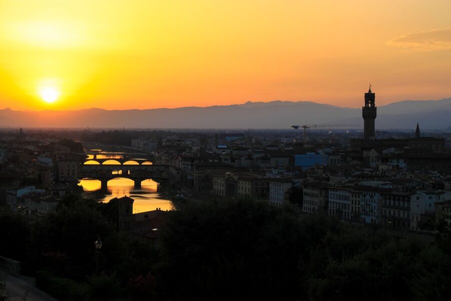 Florence: Sunset Sightseeing Tour and Wine Tasting - What the two-hour format means for your evening