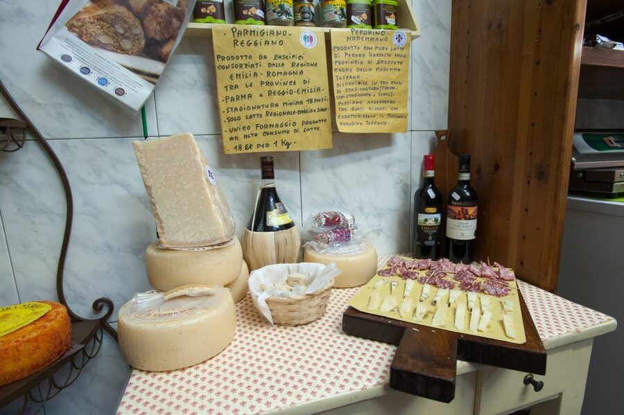 Florence: Sunset Wine and Food Tour - A sweet, traditional way to end