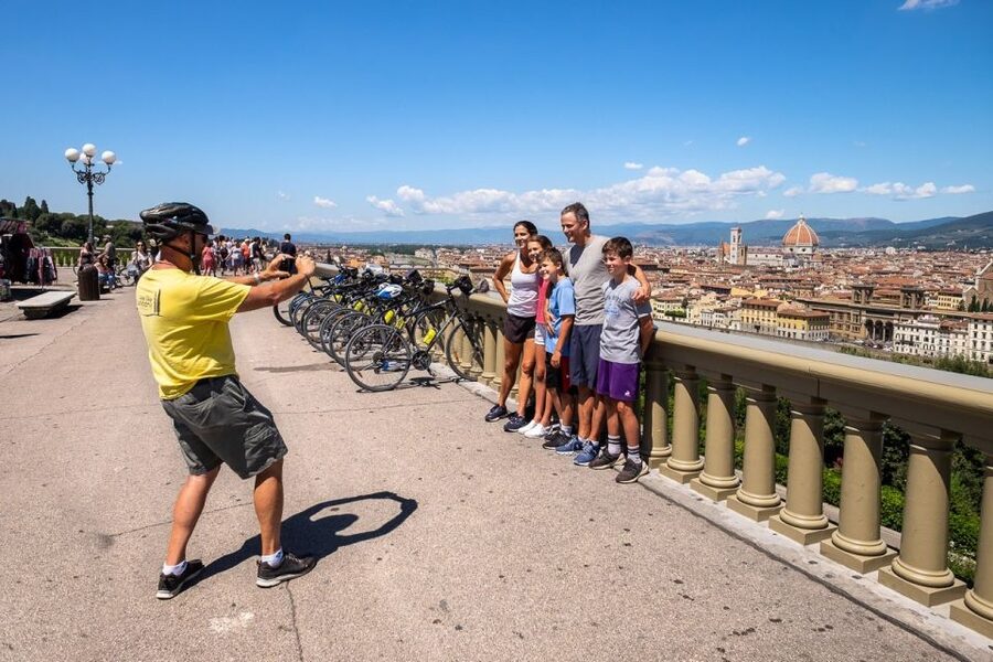Florence: Tuscany Bike Tour with Wine & Olive Oil - Chianti, olive oil and a proper snack