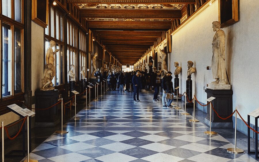 Florence: Uffizi Entry Ticket & Audio Guided Tour with Host - Meeting the host beside the Uffizi