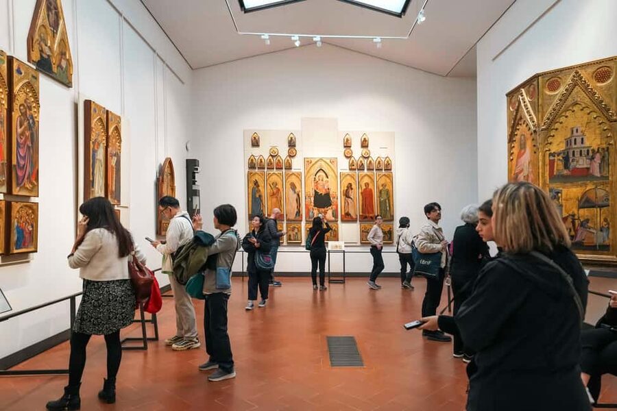 Florence: Uffizi Gallery Reserved-Entry VIP Tour - Botticelli, Leonardo, Michelangelo, and Caravaggio