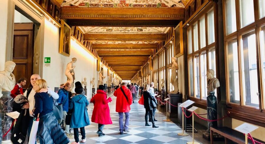Florence: Uffizi Gallery Small-Group Guided Tour with Ticket - Priority entry and crowd expectations