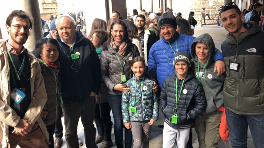 Florence: Uffizi Gallery Small Group Guided Tour - Getting inside and finding your guide
