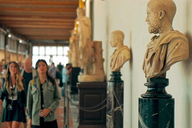 Florence: Uffizi Highlights, In-Depth Masterclass or Private Tour - From the meeting point to the first gallery