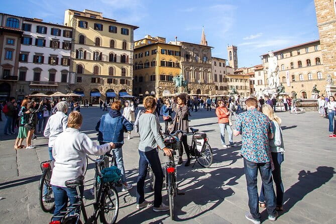 Florence Vintage Bike Tour–guided, small group or private option - From the Roman forum site to the Duomo