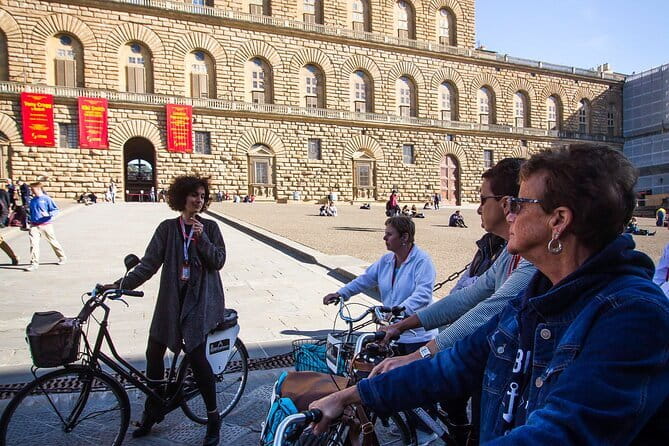 Florence Vintage Bike Tour–guided, small group or private option - Fashion streets, Renaissance bridges and the Oltrarno