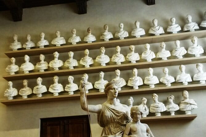 Florence Walking Tour with Accademia, Uffizi & Lunch - A fast walk through Medici Florence