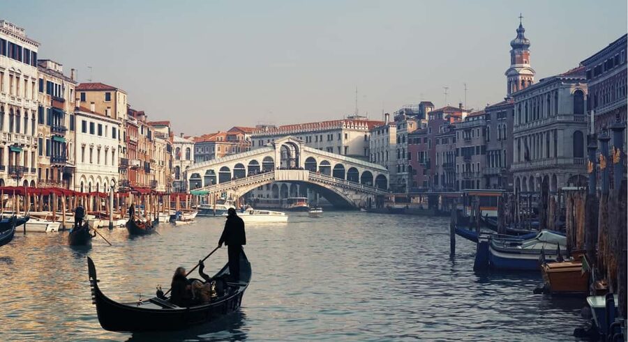 From Florence: Explore Venice in a Full Day Tour by Train - The guide can make or break the day