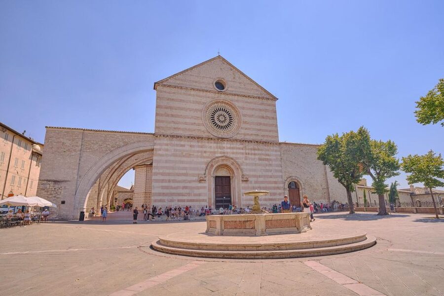 From Florence: Orvieto and Perugia Tour with Church Visits - Guides, group size, and language