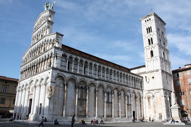 From Florence: Pisa & Lucca Day Tour with Buccellato Tasting - Plan for walking, weather and language