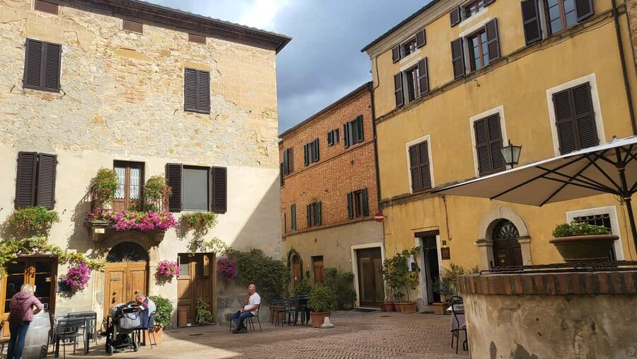 From Florence: Tuscany Hills Wine Tour - The guide, group, and language mix
