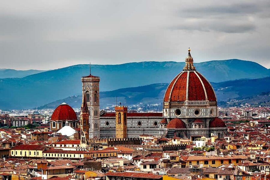 La Spezia: Guided Tour of Florence & Pisa with Bus Transfer - Reaching Florence by tram