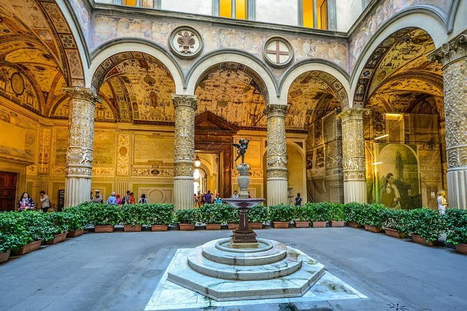 Palazzo Vecchio guided experience with entrance ticket - Why a guide helps with the Medici story