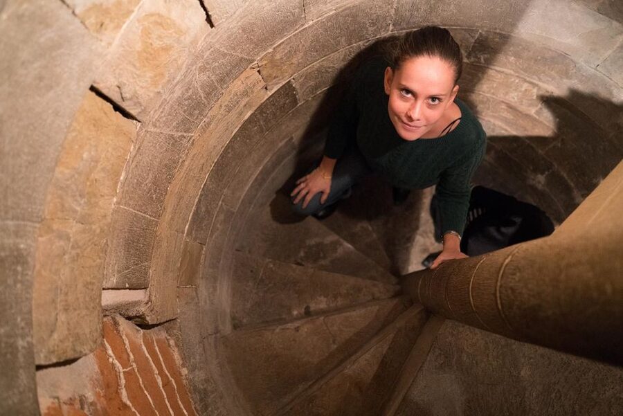 Palazzo Vecchio: Skip-the-Line Entry and Secret Passage Tour - Following the hidden stairway